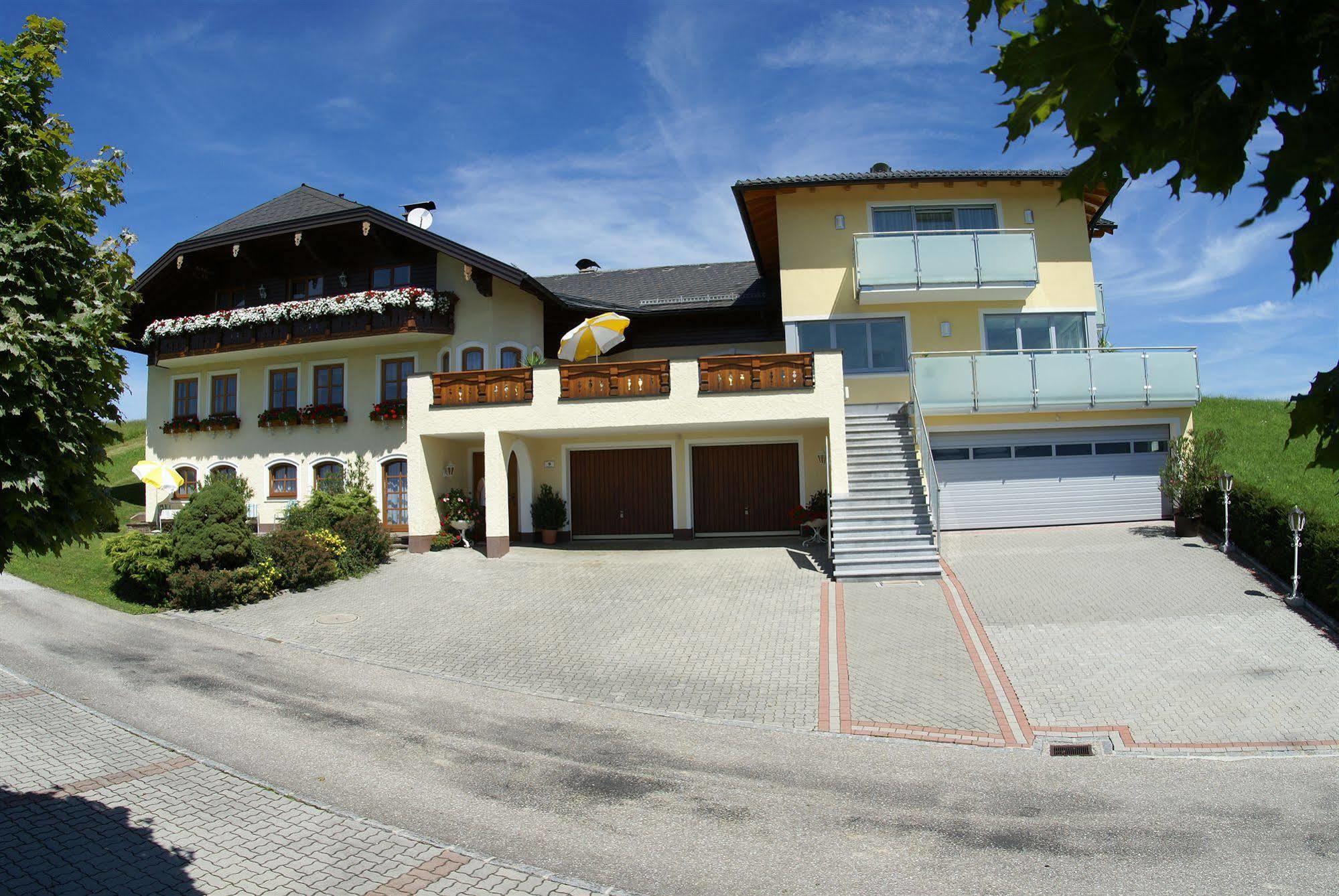 Gaestehaus Stabauer Мондзее Экстерьер фото
