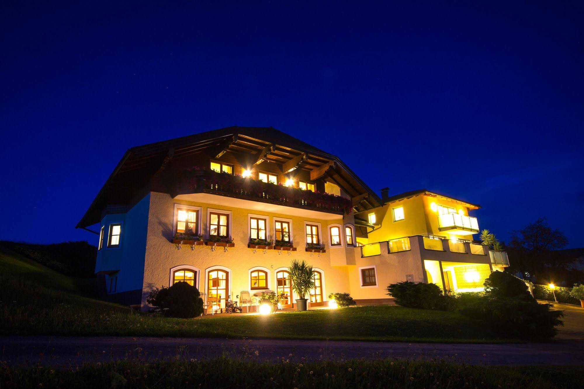 Gaestehaus Stabauer Мондзее Экстерьер фото