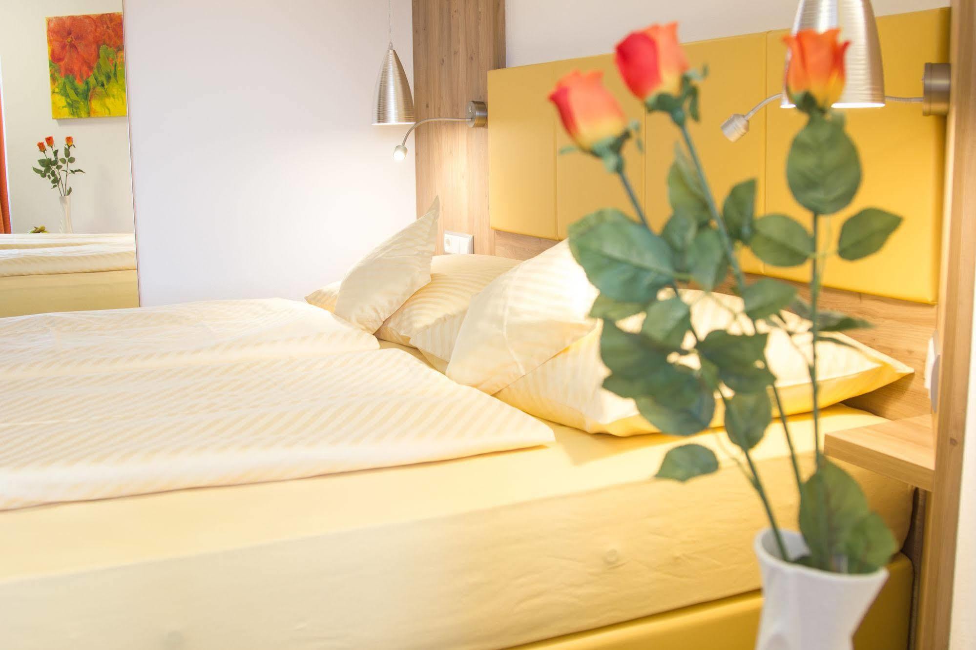 Gaestehaus Stabauer Мондзее Экстерьер фото